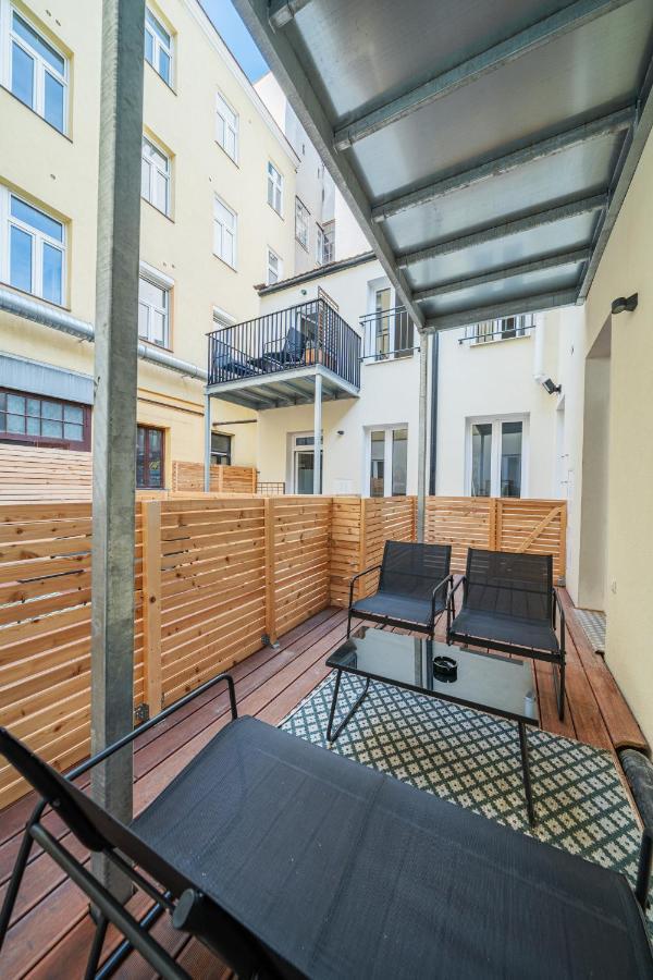 Apartment The 15's *