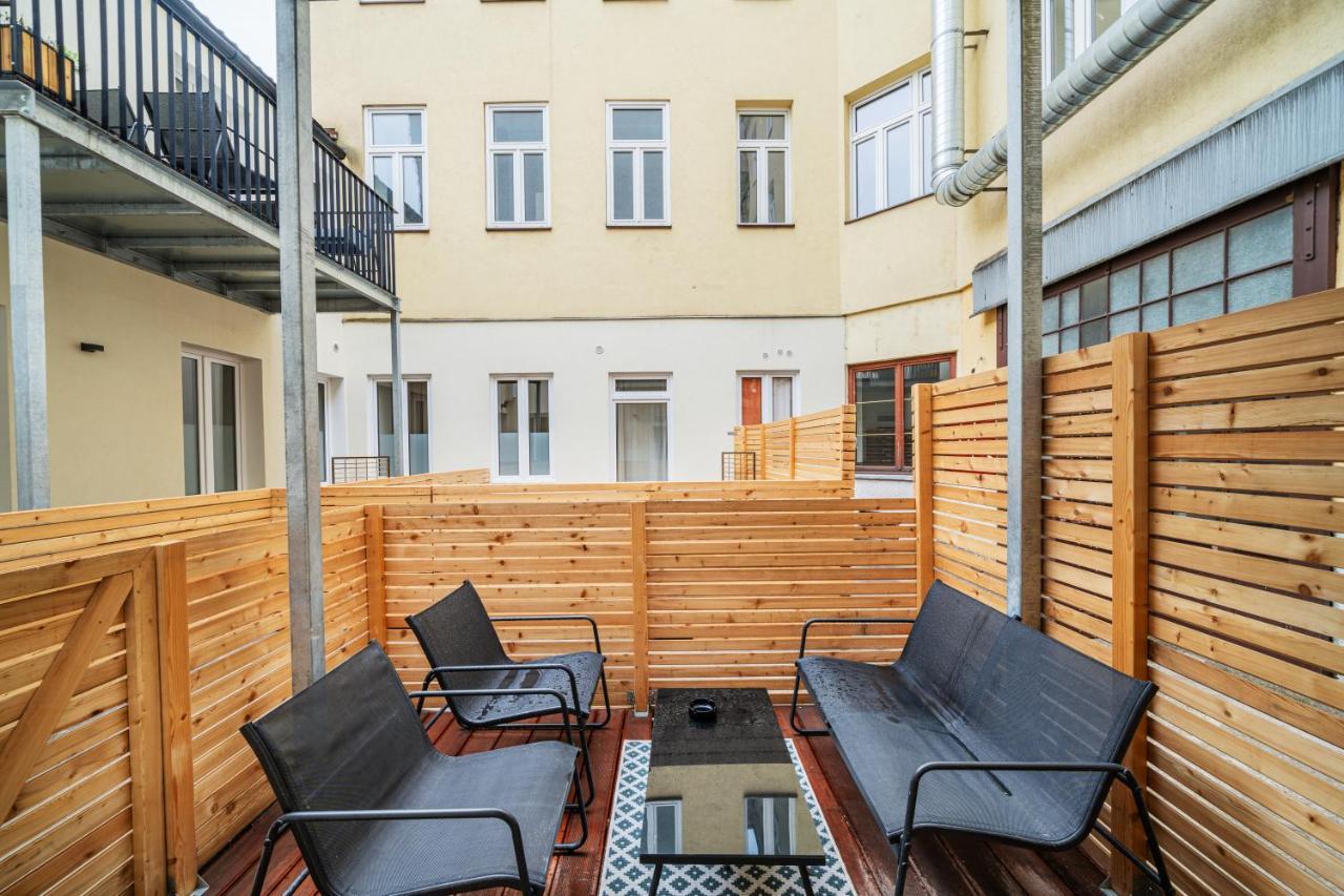 The 15's Apartment *
