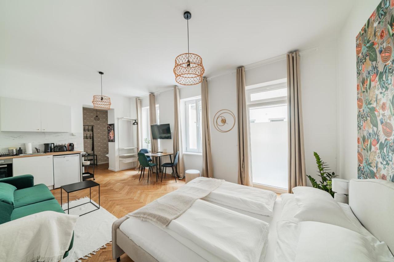 The 15's Apartment *