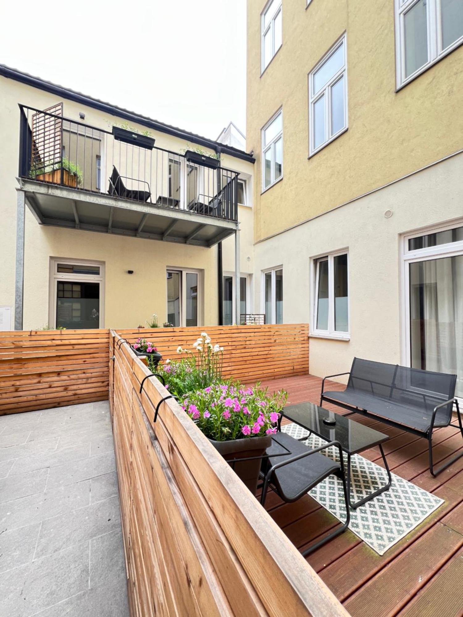 Apartment The 15's *